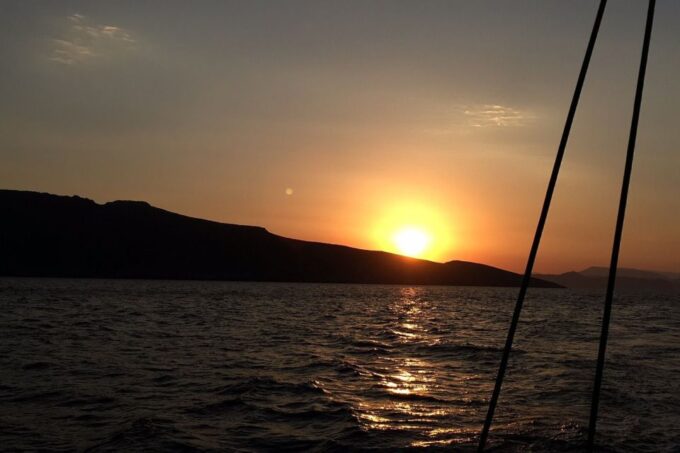 Santorini: Morning or Sunset Cruise With Gourmet Meal - Tips for Your Cruise Experience