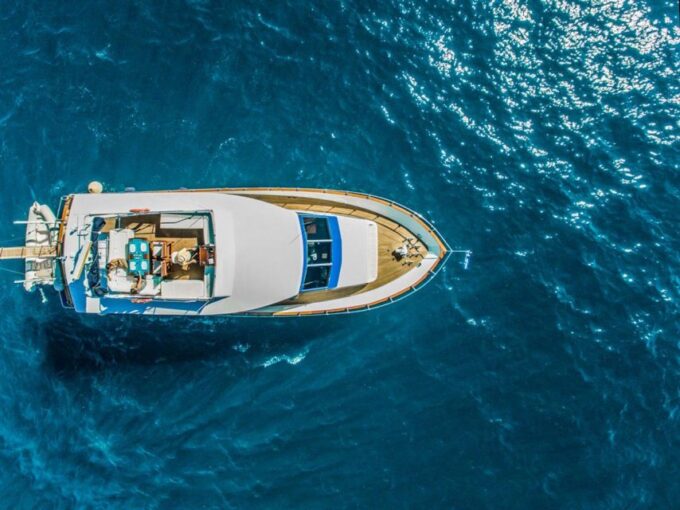 Santorini: Motor Yacht Private Cruise With 5-Course Meal - Amenities on Board