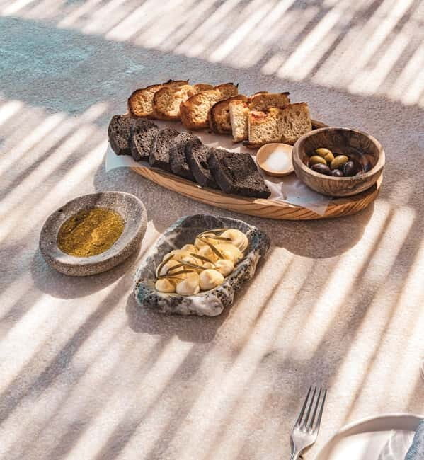 Santorini: Private Boat Tour with Drinks and Snacks - Key Points