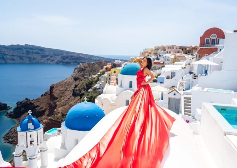 Santorini: Private Flying Dress Photoshoot with Pickup - FAQs