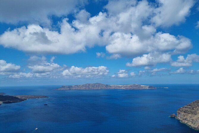 Santorini Private Transfer between Airport or Port and Santorini - Duration and Route