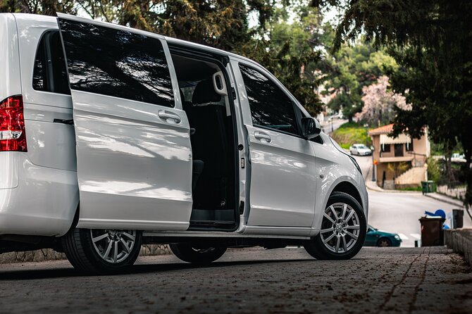 Santorini Private Transfer From or To the Ferry Port - Experience and Accessibility