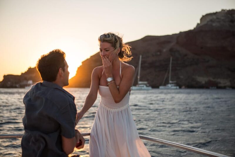 Santorini Proposal: A Luxury Photoshoot for Your Yes! Moment - A Detailed Look at the Santorini Proposal Photoshoot Experience