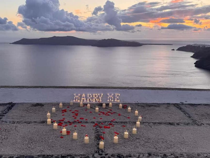 Santorini: Romantic Proposal with Caldera View - FAQs