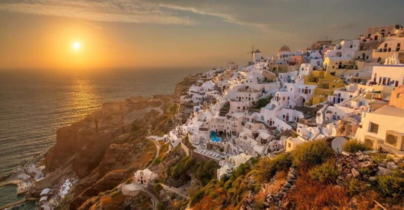 Santorini: Roundtrip Transfer To Oia - Pricing and Reservations