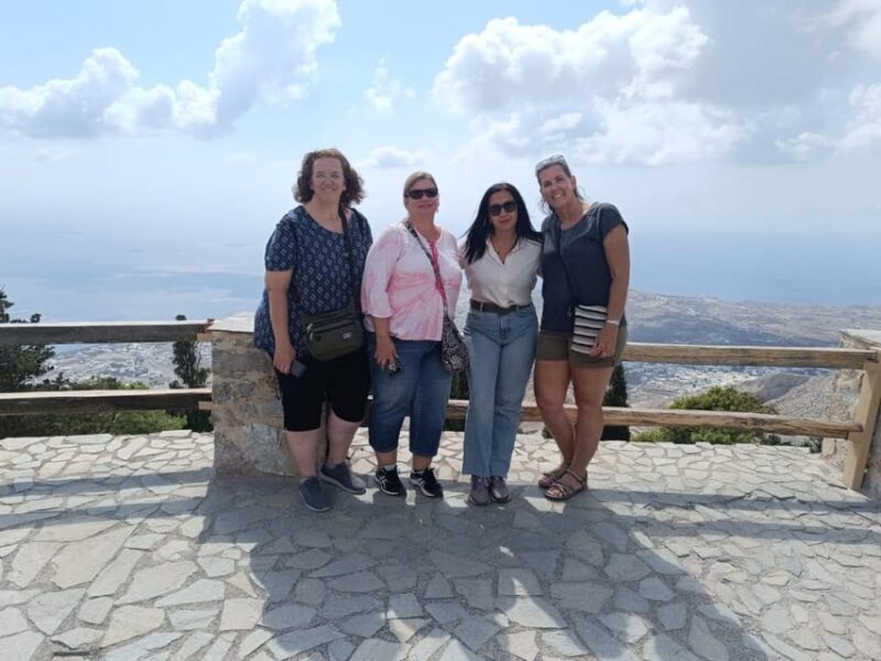 Santorini: Small Group Sightseeing Tour with a Local Guide - Transportation and Group Size