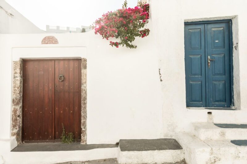 Santorini: Spend The Day With A Local - Key Points