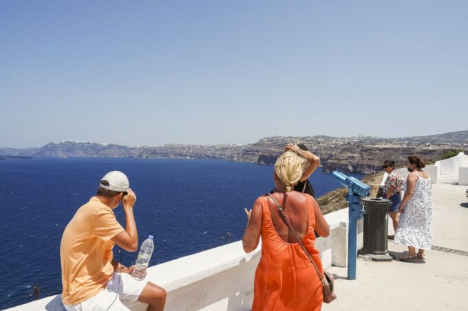 Santorini: Top Sights Day Trip, Wine Tasting, & Oia Sunset - Exploring Oia and the Sunset