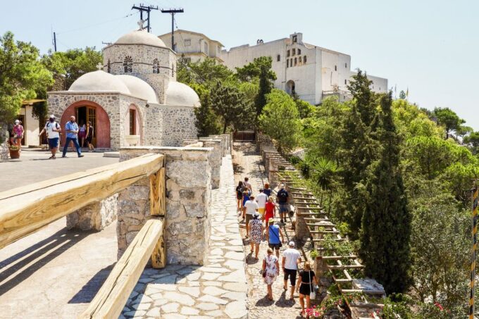 Santorini: Top Sights Day Trip, Wine Tasting, & Oia Sunset - Frequently Asked Questions