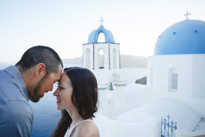 Santorini Unfiltered: Luxury Photoshoot with a Photographer - An In-Depth Look at the Experience