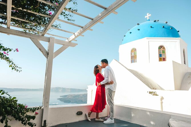 Santorini Vacation Photoshoot - Accessibility and Participation
