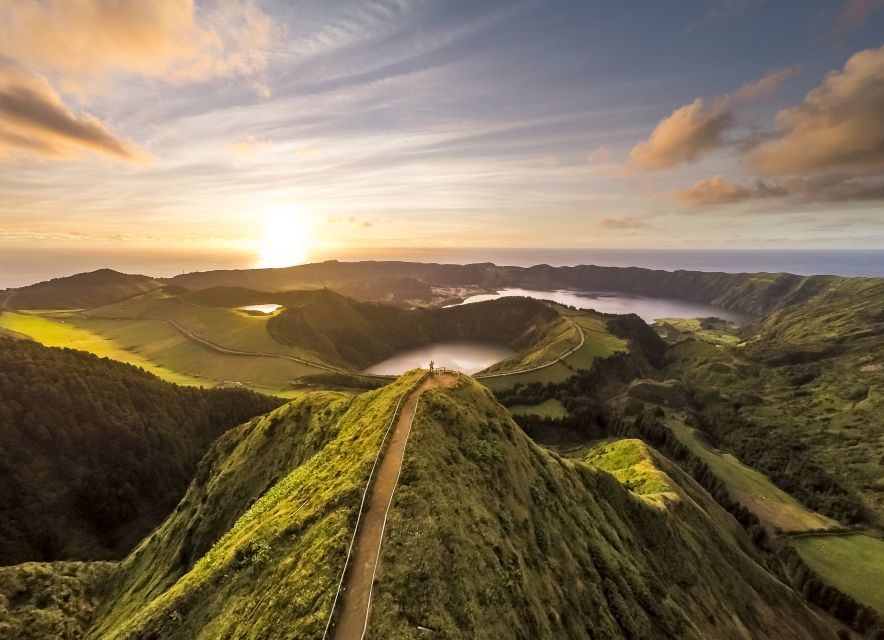 São Miguel: Full-Day Tour to Sete Cidades and Lagoa Do Fogo - Pineapple Plantation Visit