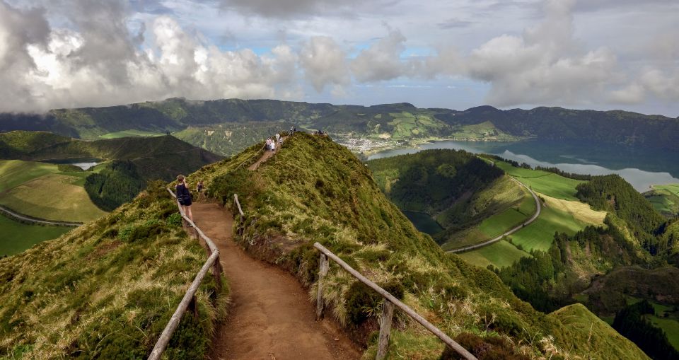 São Miguel Island: Full-Day Sete Cidades Tour - Pineapple Plantation Visit