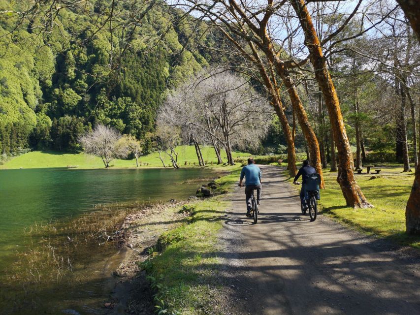 São Miguel Island: Sete Cidades Bike Rental - Included Equipment