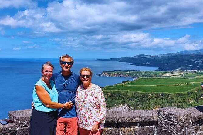 São Miguel: Majestic North Tour (Local Lunch Incl.) - Savoring Regional Flavors at Achadinha