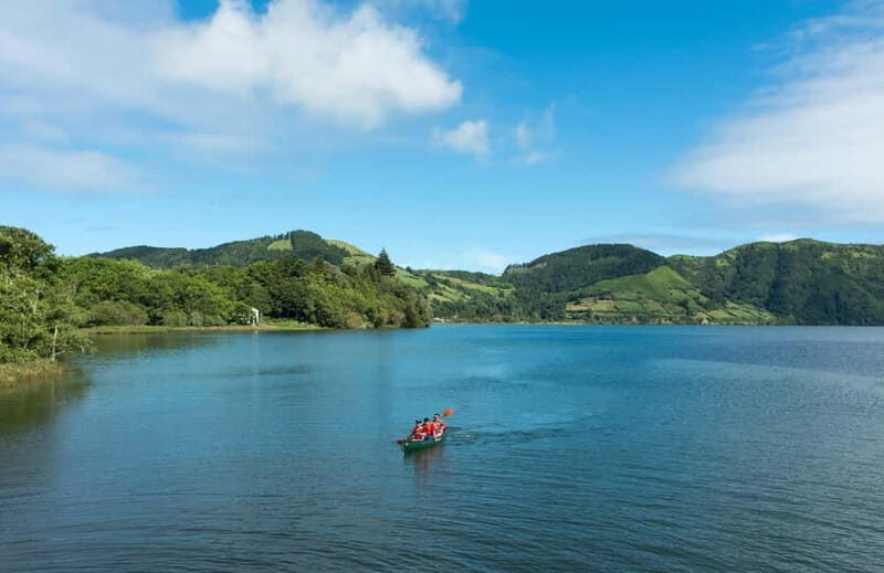 São Miguel: Sete Cidades & Pineapple Plantation Tour - Discovering the Pineapple Cultivation