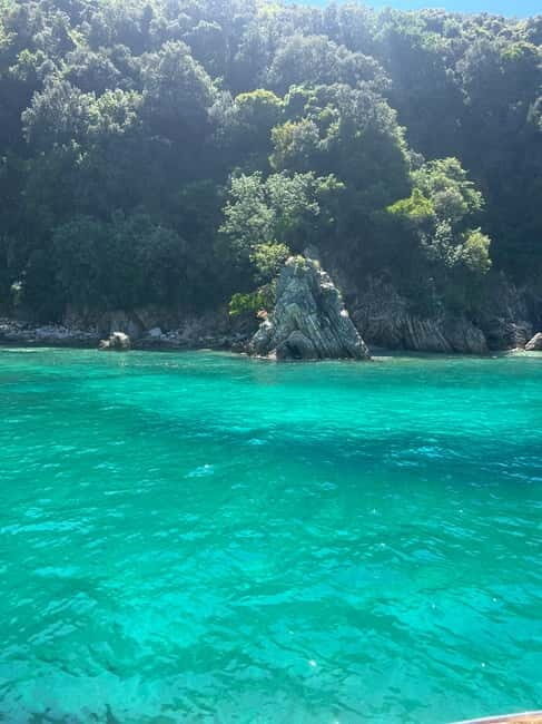 Saranda: Boat tour to 7 destinations and free umbrella - Key Points