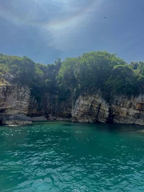 Sarandë Boat Tour with Free Beach Umbrella Access - Key Points