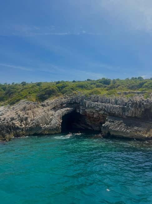 Sarandë Boat Tour with Free Beach Umbrella Access - What Makes This Tour Stand Out?