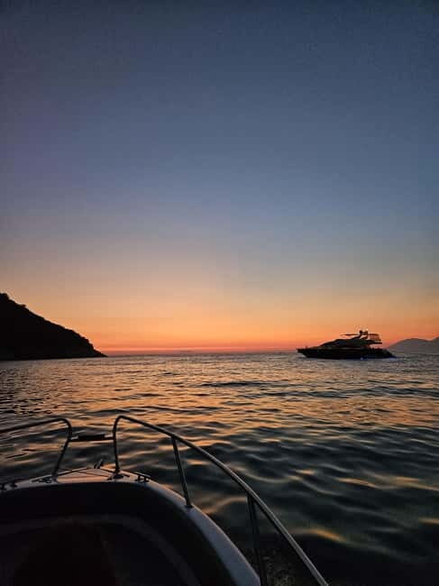 Sarandë: Sunset boat tour with local wine - Exploring the Sarandë Sunset Boat Tour with Local Wine