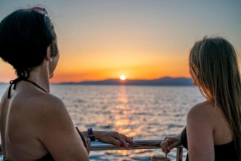 Sarenal: Sunset Catamaran Cruise With BBQ - Key Points