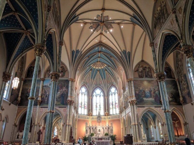 Savannah: Historic Districts & Bonaventure Private Tour - Key Points