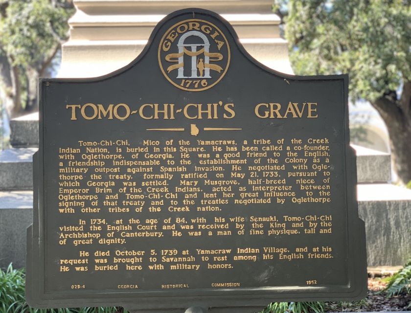 Savannah: Old Squares GPS Audio Guided Walking Tour - See Forrest Gump Filming Locations