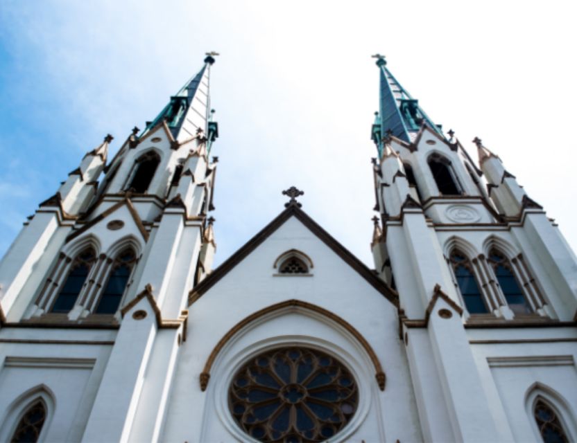 Savannah: Savory Southern Comfort Food and History Tour - Sampling Southern Culinary Staples