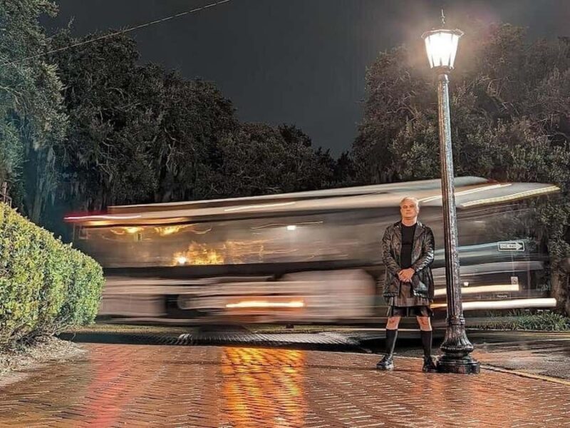 Savannah: Walking Tour with Bar Stops & Local Guide - Key Points