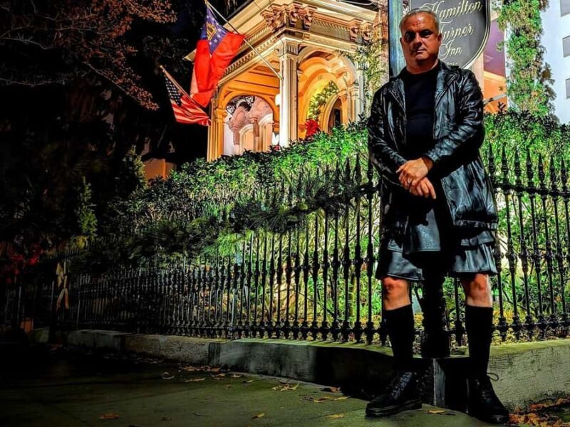 Savannah: Walking Tour with Bar Stops & Local Guide - Exploring Savannah’s Haunted District