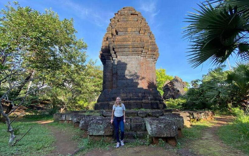 Scenic Phnom Penh to Siem Reap Transfer with Sightseeing - Key Points