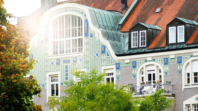 Schwabing: Insider Tour! Neighborhood, revolt, secrets in Munich's cult district - Meeting Point and Logistics