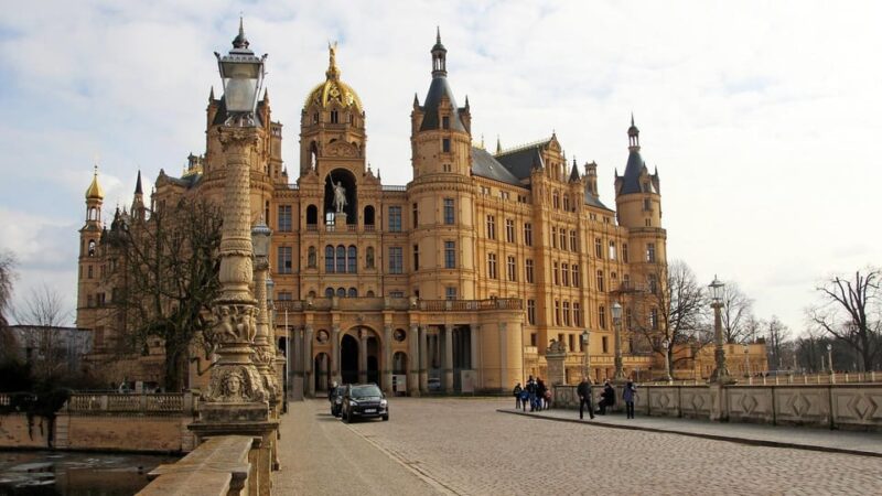 Schwerin Private Guided City Tour - Old Town