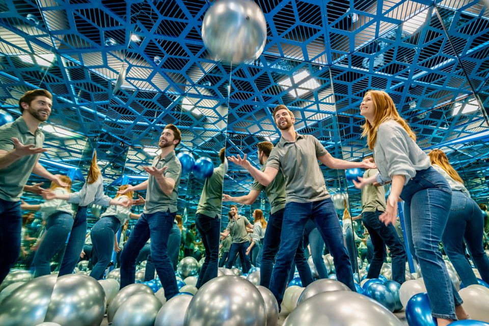 Scottsdale: Museum of Illusions Ticket at Arizona Boardwalk - Onsite Gift Shop