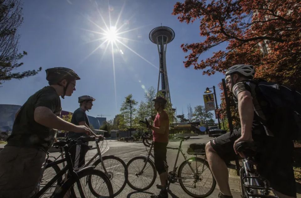 Seattle: 3 Hour Emerald City Bike Tour - Waterfront Cycling