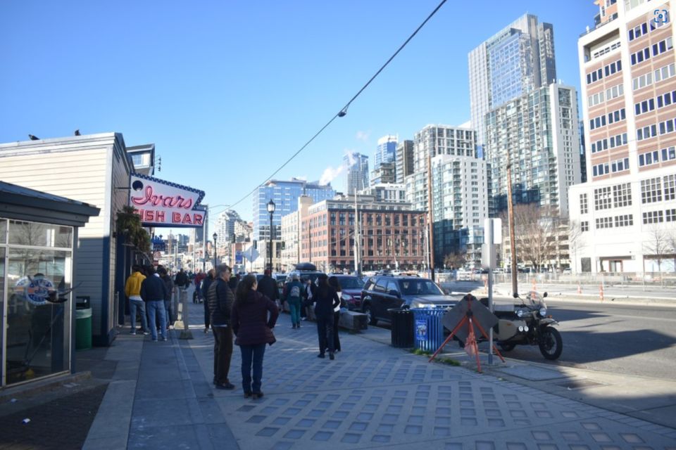 Seattle: City Walking Tour With Local Guide - Visiting the Oldest Starbucks Location