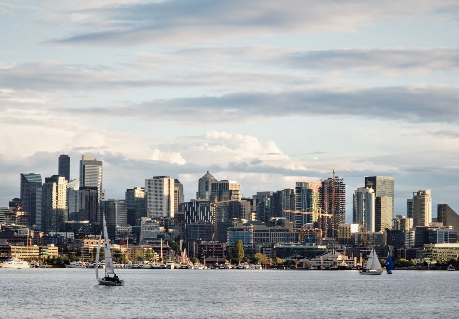 Seattle: Locks Cruise With Live Narration - Key Points