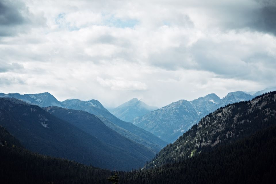 Seattle: Private Cascade Mountains and Waterfalls Day Tour - Bavarian-Style Village of Leavenworth