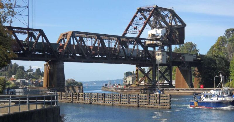 Seattle: Sightseeing Bus Tour with the Ballard Locks - A Closer Look at the Itinerary and Experience