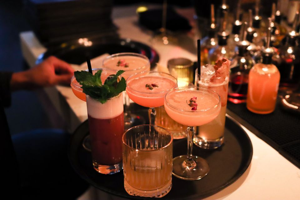 Secret Bars and Speakeasy NY Experience - Sipping Cocktails at Speakeasies