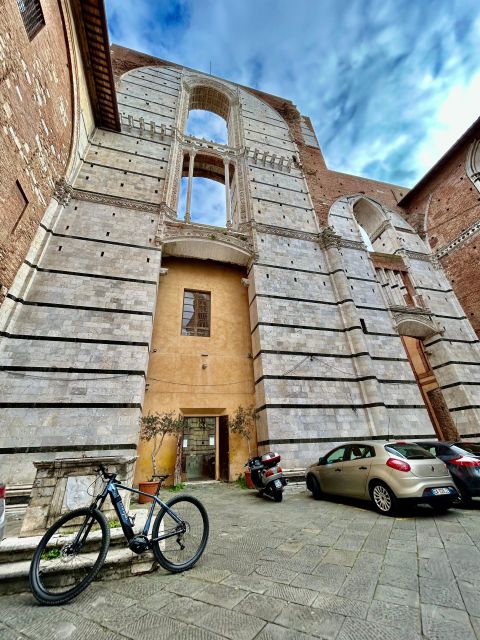 “Secret of Siena” City E-Bike Tour - Small Group Size