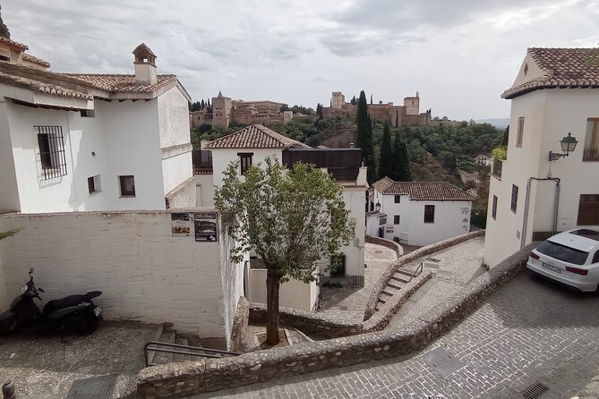 Secrets of Dynasties & Royals Quest Experience in Granada - Meeting and End Points