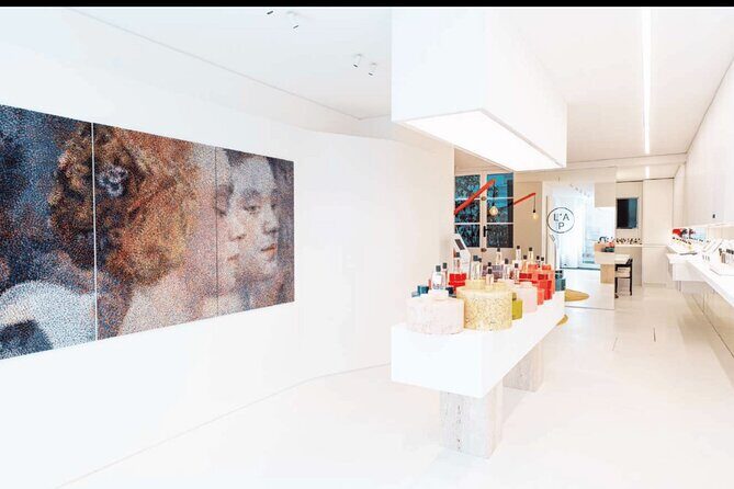 See 15 plus Paris Sights Tour and Fun Perfume Experience - Exploring the Paris Sights: A Walking Tour Highlight Reel