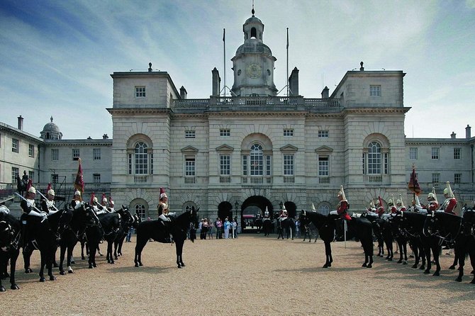 See Over 30 Top London Sights! Fun Local Guide. Private Tour - Suitable for Families and Groups