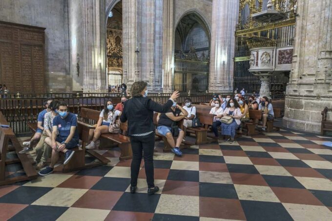 Segovia Cathedral Guided Tour - Explore the Cathedral