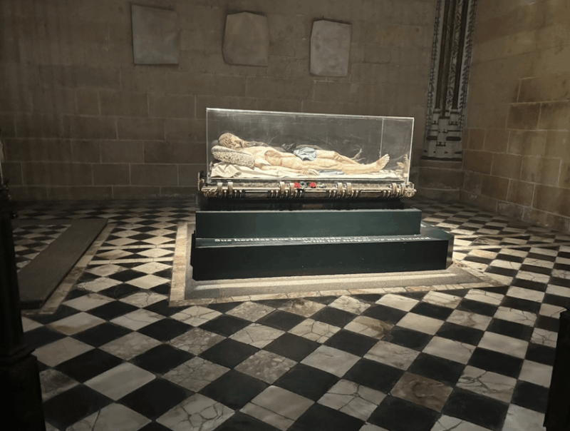 Segovia: Private Tour With Alcazar, Cathedral and Wine Tasting - Discovering the Roman Aqueduct