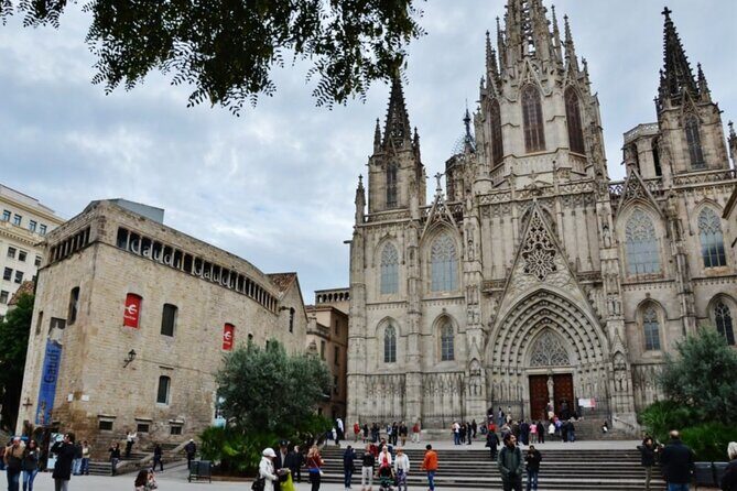 Self Audio Guided Tour in Gothic Quarter of Barcelona - A Deep Dive into the Experience