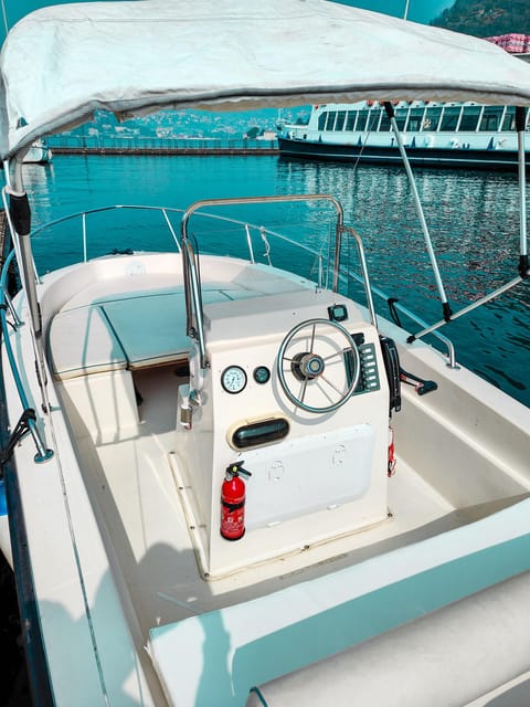 Self Drive Boat Lake Como (7pax): be a Captain, no License! - Key Points