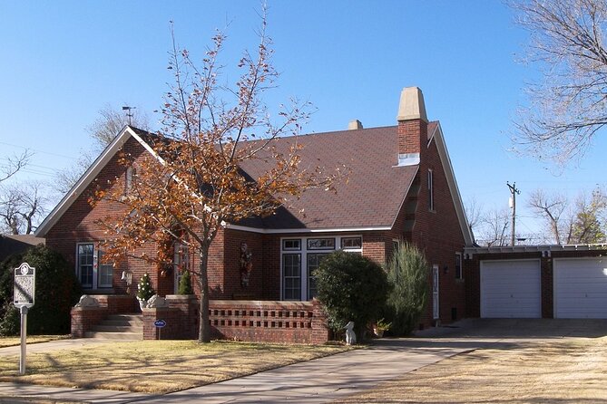 Self-Guided Amarillo Scavenger Hunt: Amarillo Art & Elms - Meeting Location and Accessibility