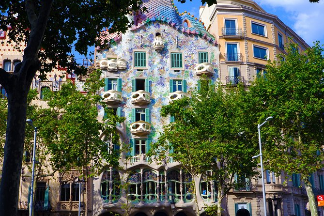 Self-Guided Audio Tour-The Surrealist Barcelona of Dalí and Gaudí - Navigating the Self-Guided Experience